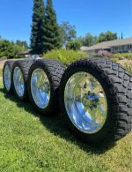 Pretty much brand new 35x12.5 tires on 22x10 American forces no curb rash no scratches 8x6.5 .