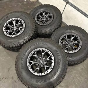 17” OEM ford raptor beadlocks  37x12.50r17 BFGoorich KO2 tires  Wheels are 17” OEM wheels off a 2024 ford raptor “37” package.