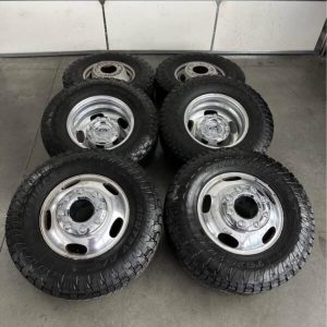 17in OEM ford f350 Dually wheels 255/60/17 Toyo open country at3 tires.