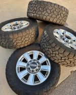 F250 Platinum Wheels On 35” Like New Toyo At3 No sensors, comes with lugs and tires are like néw 35/12.50/20 toyo open country at3 - Image 2