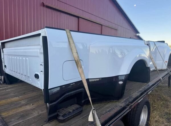1d5a0b14-0f38-4da9-b87b-a1e2b6dcde6d-600x445-1 2023 f450 king ranch 8’ dually bed, two tone white/brown, w/taillights & tailgate -