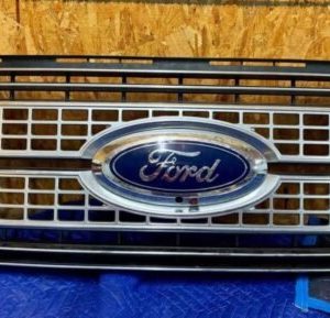 2017-19 Ford Superduty OEM Platinum Grille  Comes with OEM Ford Badge.