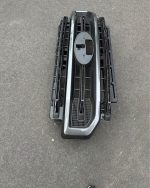 2020-2022 ford f250 f350 super duty grill custom painted black and magnetic metallic. - Image 3