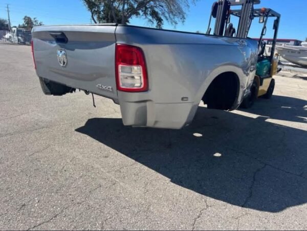 3e12a218-5299-410f-ad2b-2b9d4062c06f-600x451-1 Dodge 3500 8ft Dually, Billet Silver Metallic Paint Code (JSC), Bed Gate Lights, 5th Wheel Package,