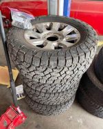 F250 Platinum Wheels On 35” Like New Toyo At3 No sensors, comes with lugs and tires are like néw 35/12.50/20 toyo open country at3 - Image 7