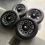 BRAND NEW LESS THEN 50 MILES 20in OEM ford f350 platinum takeoff wheels  275/65/20 Bridgestone dueler a/t tires