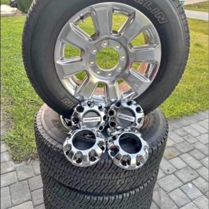 2020 ford f350 Platinum wheels 20 inches in New condition .