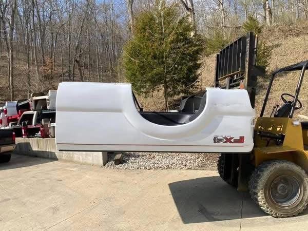 419f3e13-31c8-4915-a28d-b7512b62edec 2 fresh Oxford white 8ft srw beds in today along with an Oxford white gate and a chrome bumper These are for 11-16 style superduty f250/350 but interchange all the way back to 1999! Fx4 bed