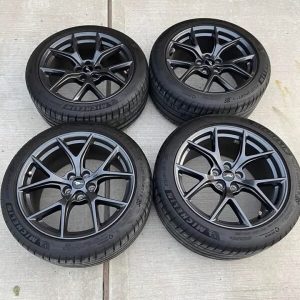 OEM Mach 1 Non-HP wheels. 19x9.5 front and 19x10 rear. Tires are Michelin PS4 275/40/ZR19 rear and 255/40/ZR19 front.