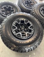 17in OEM ford raptor R OEM beadlock wheels 37x12.50r17 BFGoodrich KO2 tires  Wheels are 17in OEM wheels, off a 2025 ford raptor R, very hard to find wheels, - Image 3