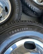 BRAND NEW 2025 f350 Dually OEM 17in wheels/245/75/17 Michelins - Image 9