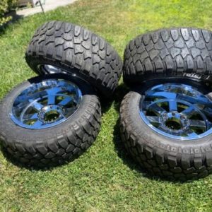 20x12 Moto Metal wheels 8x6.5 on 33x12.5 tires with good tread left