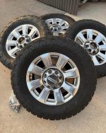 F250 Platinum Wheels On 35” Like New Toyo At3 No sensors, comes with lugs and tires are like néw 35/12.50/20 toyo open country at3