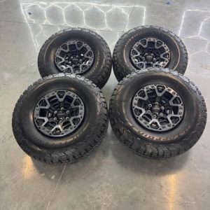 17in OEM ford raptor R OEM beadlock wheels 37x12.50r17 BFGoodrich KO2 tires  Wheels are 17in OEM wheels, off a 2025 ford raptor R, very hard to find wheels,