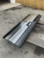99-16 stamped superduty platinum tailgate with the camera and step. - Image 5