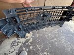 2017-2019 platinum platinum grille  No broken tabs - Image 3