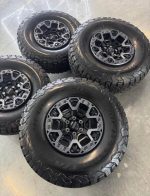 17in OEM ford raptor R OEM beadlock wheels 37x12.50r17 BFGoodrich KO2 tires  Wheels are 17in OEM wheels, off a 2025 ford raptor R, very hard to find wheels, - Image 4