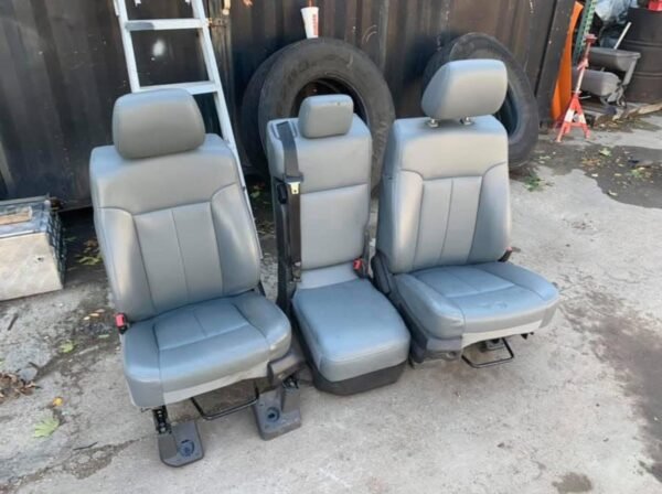 7afea184-b194-48f1-abe1-cdef0cf4abe9-600x448-1 2013 f350 will for 99-16 these are bucket seats with flip up console great shape no rips grey in color they fit F-250-f350