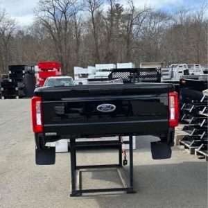 This is an 8 foot bed came off an F250 this is a brand. New takeoff comes with rear bumper and tail lights and hardware paint code is UM  ‎‎