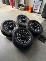 BRAND NEW LESS THEN 50 MILES 20in OEM ford f350 platinum takeoff wheels  275/65/20 Bridgestone dueler a/t tires - Image 8