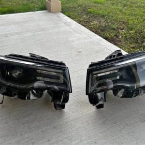 2017-2021 Jeep Grand Cherokee Xenon Headlights OEM