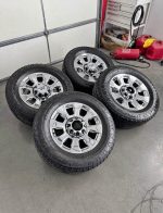 20in OEM f350 King Ranch wheels  275/65/20 Bridgestone dueler a/t tires  Wheels are 20in OEM wheels off a 2023 ford f350 king ranch package.