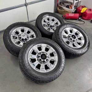 20in OEM f350 King Ranch wheels  275/65/20 Bridgestone dueler a/t tires  Wheels are 20in OEM wheels off a 2023 ford f350 king ranch package.