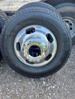 F350 Platinum Ultimate Dually truck with less than 75 miles on it. Literally brand new with lug nuts, all center caps and all 6 TPMS sensors. - Image 2