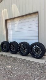New 22x12 TIS 547bm 8x6.5  New 33x12.50r22 fortune r/ts