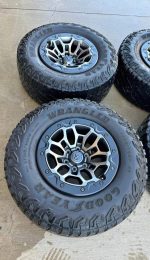 TRX set with Goodyear Wrangler AT 325/65/[hidden information] Tires & OEM TPMS.  Tires have about 7-9/32 18x9 6x139.7 - Image 3