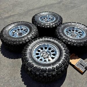 Method MR315 Machined 17" Wheels w/ 35" Toyo M/Ts "