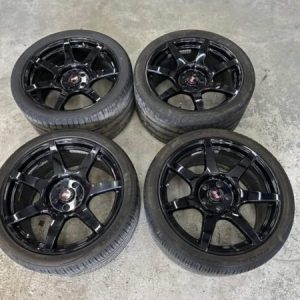 19x10 SVE GT350R replica wheels. 305/30r19 Pirelli P-Zeros on the rear. 295/30r19 Toyo prices on the front.