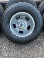 F350 Platinum Ultimate Dually truck with less than 75 miles on it. Literally brand new with lug nuts, all center caps and all 6 TPMS sensors. - Image 5