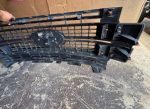 2017-2019 platinum platinum grille  No broken tabs - Image 4