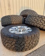 F250 Platinum Wheels On 35” Like New Toyo At3 No sensors, comes with lugs and tires are like néw 35/12.50/20 toyo open country at3 - Image 5